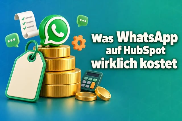 Kosten für WhatsApp auf HubSpot: Ein Preisschild, das auf einem Stapel Goldmünzen ruht und von einer grünen Chat-Blase gekrönt wird, neben der Überschrift „Was WhatsApp auf HubSpot wirklich kostet“